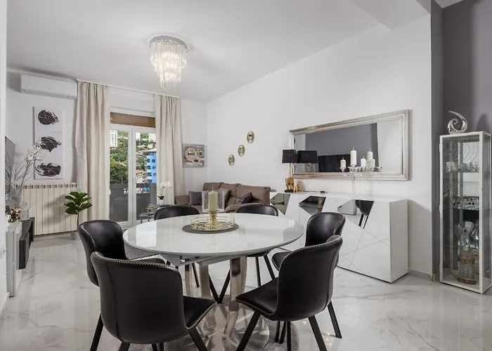 Sugar Palace Apartment